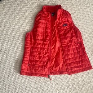 A red Patagonia woman size XL